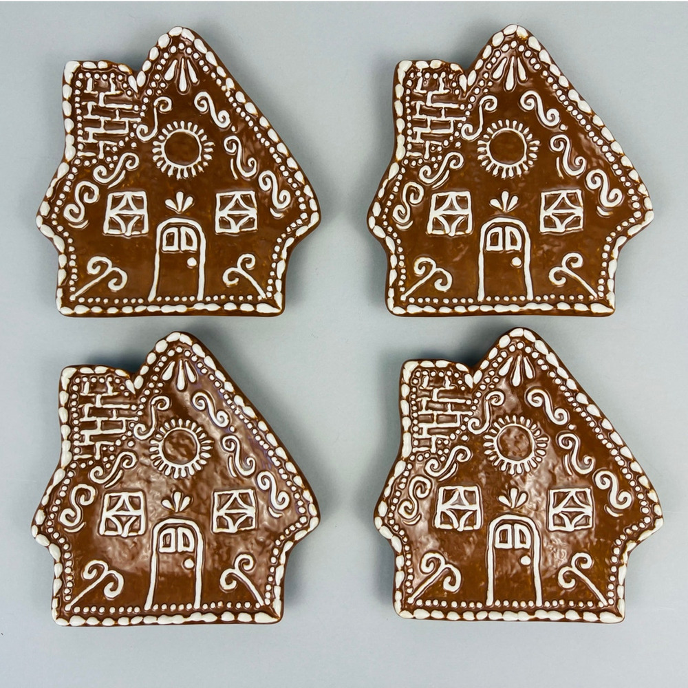 Pottery Barn Gingerbread House Appetizer Plates Set Of 4 Christmas Winter NEW